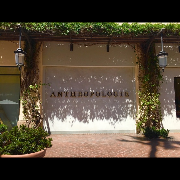 Meet your Posher, Stephanie - Picture 4 of 4